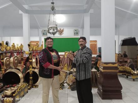 Serah Terima Alat Perangkat Kesenian Gamelan